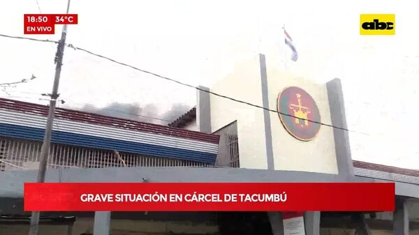 Grave situación en cárcel de Tacumbú: reclusos suben al techo y arrojan piedras - Crimen y castigo - ABC Color