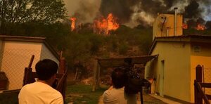 Arde Córdoba: voraz incendio forestal obliga a evacuar Villa Carlos Paz - Mundo - ABC Color