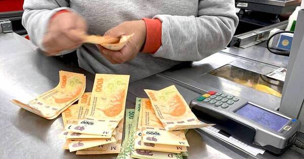 La Nación / Argentinos buscan comprar dólares en Paraguay ante la devaluación del peso