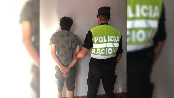 Sorprenden a presunto ladrón intentando hurtar cervezas y otros objetos de un parador de la playa San José