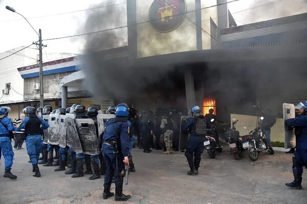 Tacumbú: policías heridos se encuentran estables, pero seguirán internados - Nacionales - ABC Color