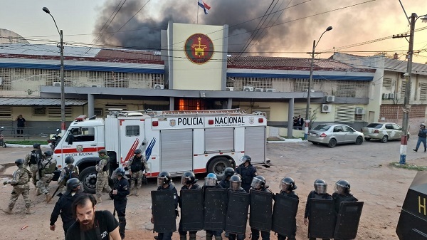 Crisis en Tacumbú: 22 detenidos mientras reos controlan el penal