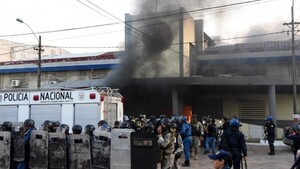Reclusos tienen tomada la cárcel de Tacumbú | Radio Regional 660 AM