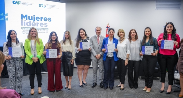 CAF invita a mujeres a postularse al programa de mentorías