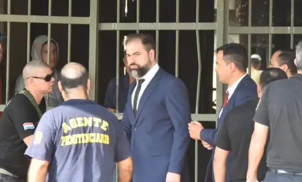 Viceministro responde a pedido de reclusos y se presenta a negociar en Tacumbú - Noticiero Paraguay