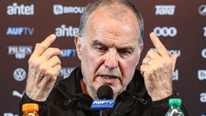 Bielsa, con 3 dudas para armar el equipo