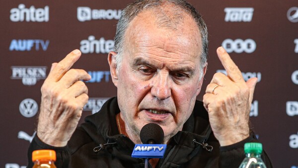 Bielsa, con 3 dudas para armar el equipo
