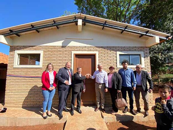 Nelson Cano inaugura importantes obras en escuela de Hernandarias | DIARIO PRIMERA PLANA