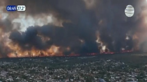 Dramático incendio en Córdoba obligó la evacuación de varias viviendas - Noticias Paraguay