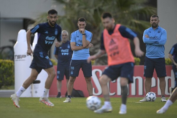 Versus / Con dudas, se perfila el once titular de Argentina para enfrentar a la Albirroja