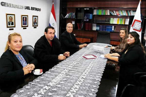 Diario HOY | Ministerio Público recibe a representantes de enfermeros del Neuropsiquiátrico