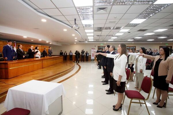 Ministros de la Corte Suprema tomaron juramento a 18 magistrados para diversas circunscripciones del país