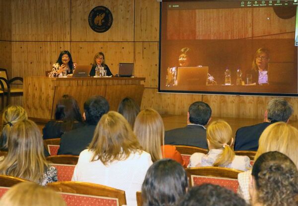 Ministra Llanes disertó sobre “Desafíos de la Justicia Penal Especializada”