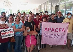 Octubre Rosa: pacientes oncológicos del Incan están desesperados por falta de medicamentos - Nacionales - ABC Color