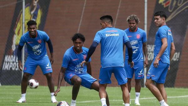 Ecuador esconde sus cartas en Quito, en su último entrenamiento antes de viajar a La Paz