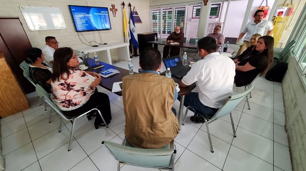 Implementan modelo de Escuelas Autosustentables de la Fundación Paraguaya en El Salvador