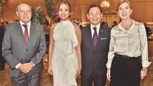 Concurrida recepción para celebrar el Doble Diez