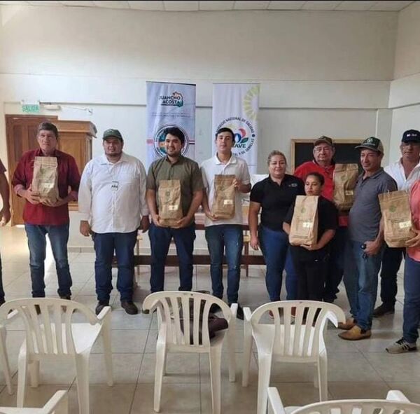 Gobernación de Amambay hizo entrega de semillas de sésamo a agricultores de Bella Vista Norte