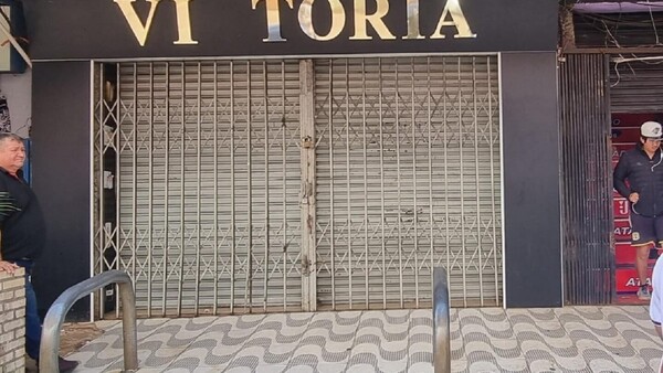 Dos brasileños denuncian que fueron obligados a comprar en tienda de CDE