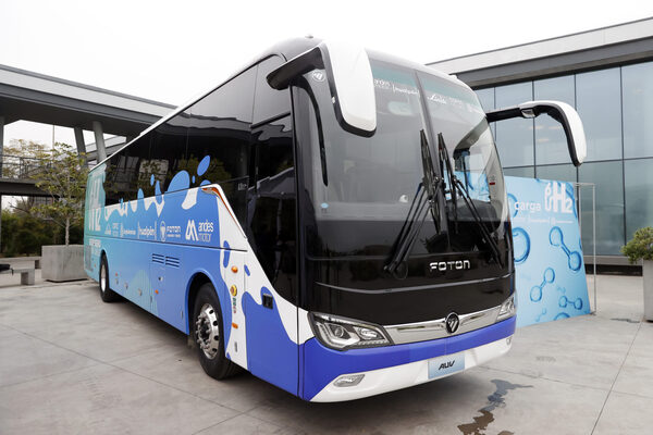 Presentan en Chile el primer bus impulsado por hidrógeno verde en el país - MarketData