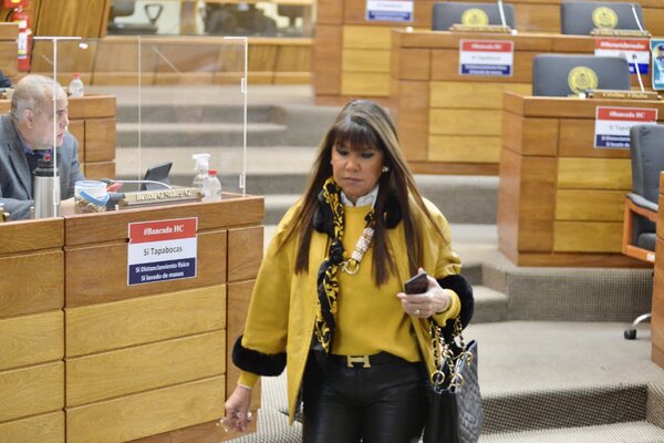 Diario HOY | Diputados repudian exabruptos de Celeste Amarilla