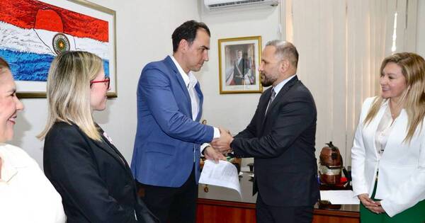 La Nación / Asumió nuevo director del hospital Psiquiátrico tras renuncia de Aldo Castiglioni