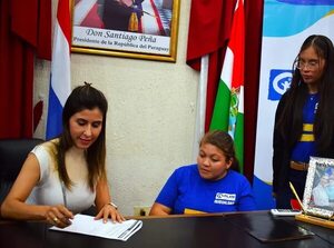 En el día Internacional de la Niña, estudiantes asumen cargo de gobernadora y presidenta de la Junta Departamental de Paraguarí - Nacionales - ABC Color