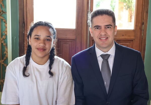 Liliana ministra de Mitic en el Día Internacional de la Niña