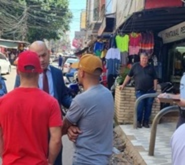 Turistas fueron víctimas de robo en CDE - Paraguay.com