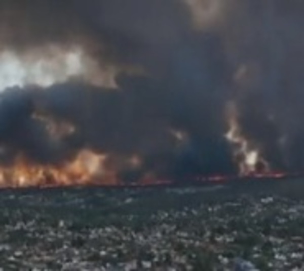 Dramático incendio en Córdoba obligó la evacuación de varias viviendas - Paraguay.com