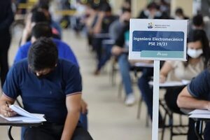 Suspensión de 185 contratos en Itaipú: funcionarios anuncian movilización el lunes - Nacionales - ABC Color