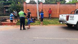 Motoqueiros chocaron contra una columna •
