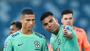 Casemiro se queja del estado de las canchas elegidas por la CBF