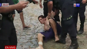 Policía detienen a joven que portaba arma de juguete frente a Tacumbú