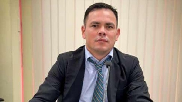 Richard Navarro acusa a sus correligionarios de sabotear su juramento