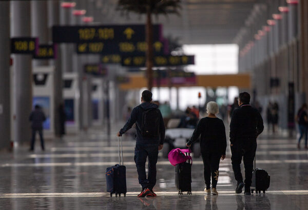 Fitch advierte posibles pérdidas a grupos aeroportuarios mexicanos por cambios a tarifas - MarketData