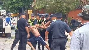 (VIDEO). Detuvieron a un hombre frente a Tacumbú por portar arma de juguete