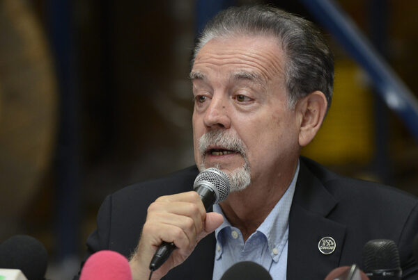 Empresarios mexicanos acusan a Texas de bloquear 20.000 cargas y de caída en la producción - MarketData