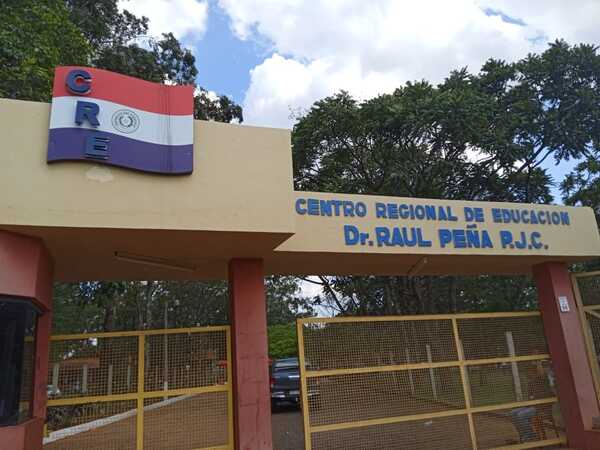 Padres y alumnos del CRE se manifestarán frente a la Fiscalía pidiendo el retorno de director separado - Radio Imperio 106.7 FM