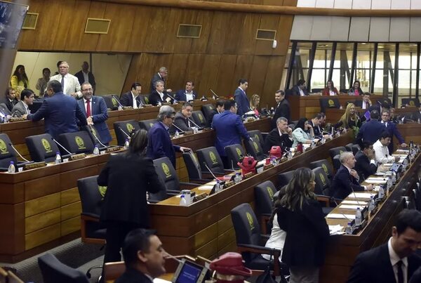 Eliminar arancel consular ya está en manos de Santiago Peña - Política - ABC Color