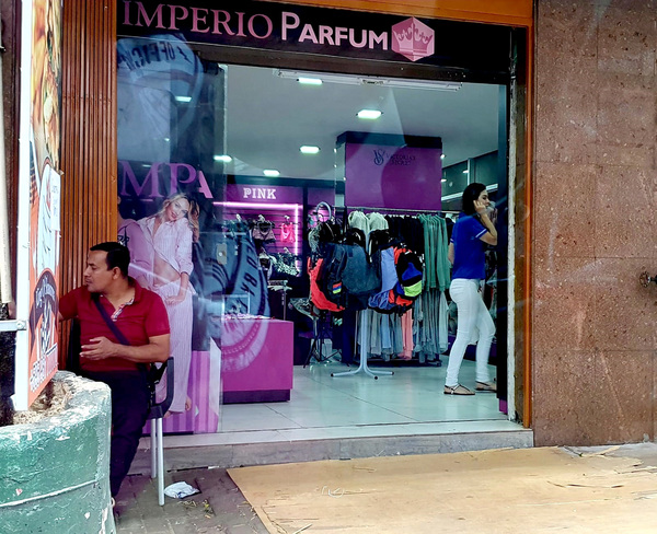 Tienda vende productos falsificados de la marca “Victoria’s Secret” y evade al fisco - La Clave