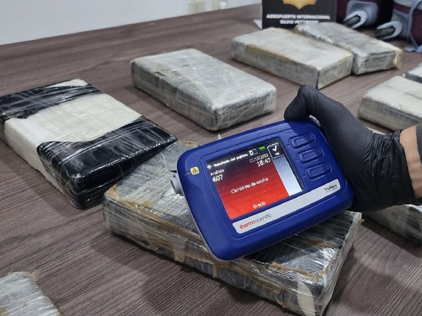 Droga en aeropuerto: Cae carga en una maleta - La Tribuna