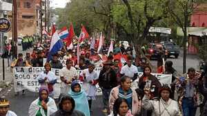 Día de la Resistencia Indígena: Marchan por tierra, autonomía y participación
