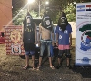 Brasileños detenidos con una camioneta robada en CDE - Paraguay.com