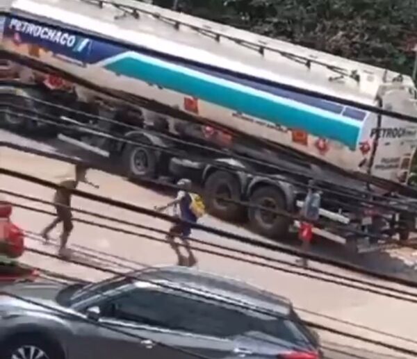 Adictos se enfrentan con varillas en zona de la Terminal