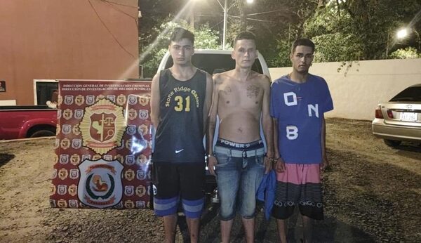 Detienen a tres brasileños con vehículo robado