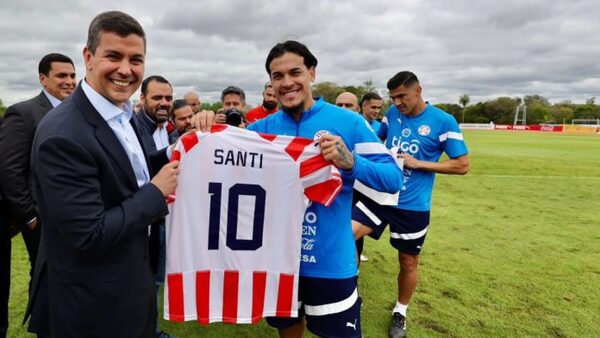 Santiago Peña comunica ausencia de dos días para ver a la Albirroja