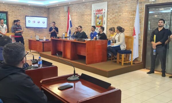 Concejal pide a docentes y directores denunciar la mala calidad de las obras de Prieto con el Fonacide