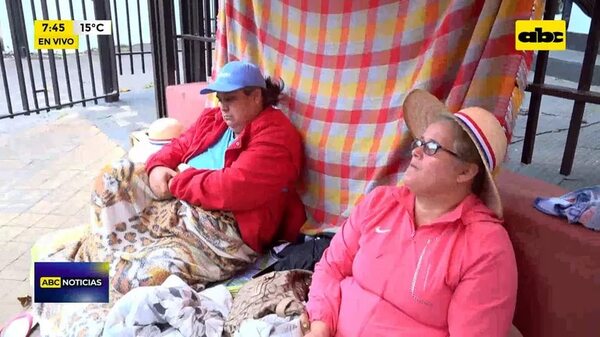 Video: Funcionarias de Essap en huelga de hambre por despidos - ABC Noticias - ABC Color
