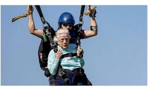 Falleció abuelita de 104 años que se tiró de paracaídas